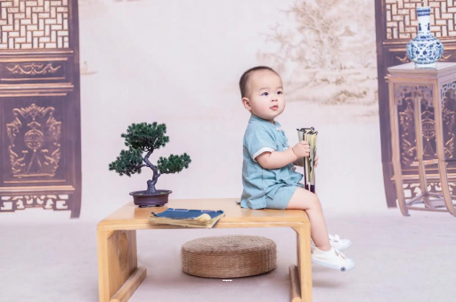 武安宝宝边吃奶边挣扎烦躁